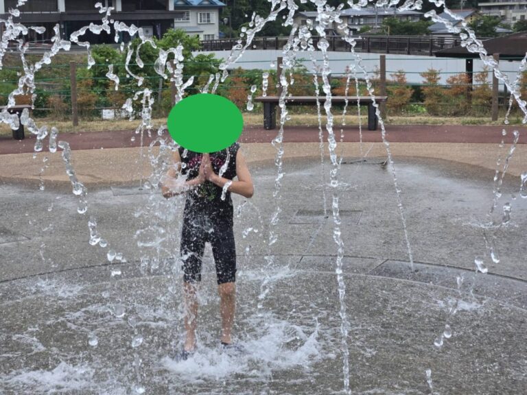 駐車場で水遊び！